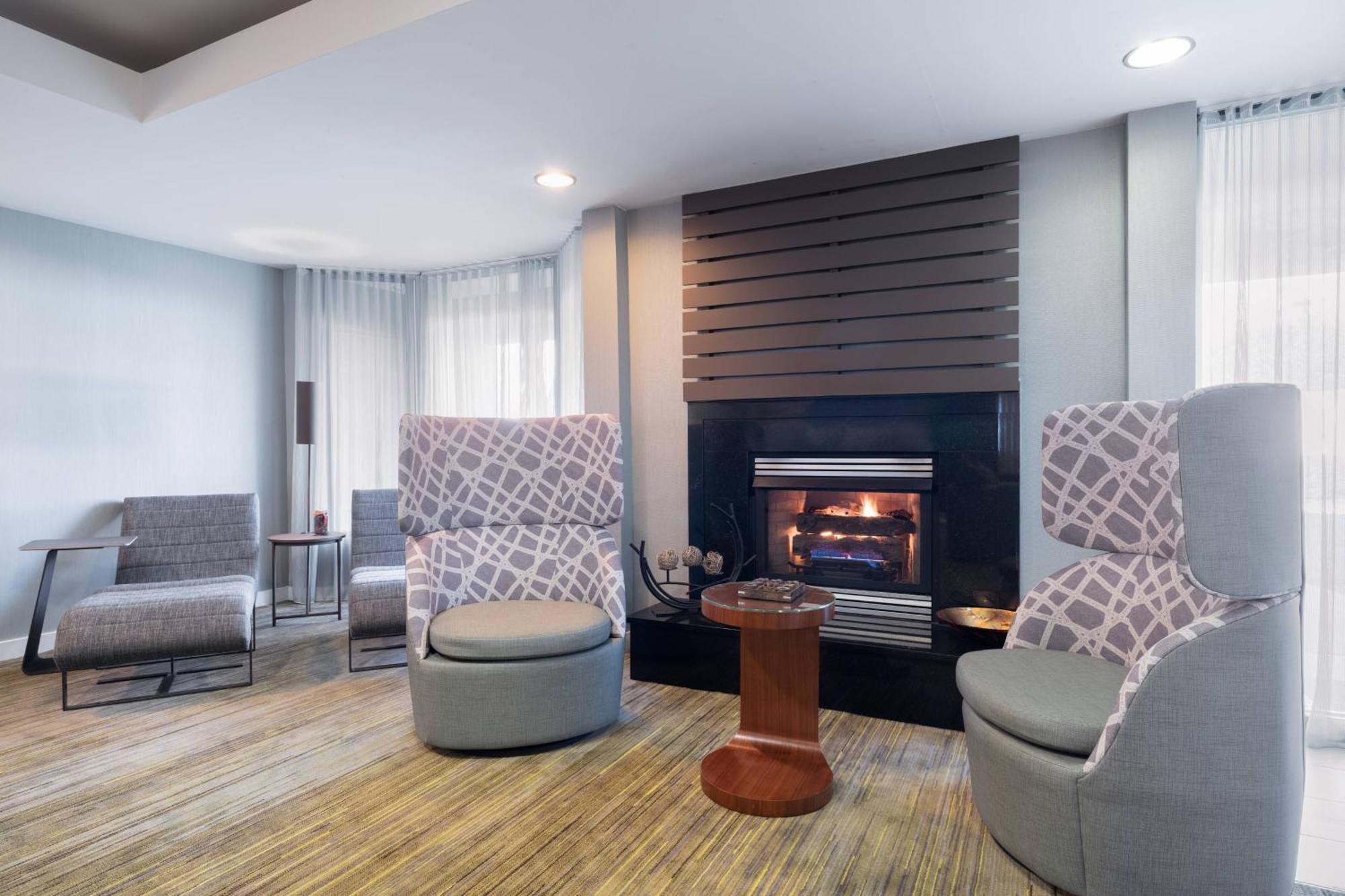 Courtyard By Marriott Princeton Exteriör bild